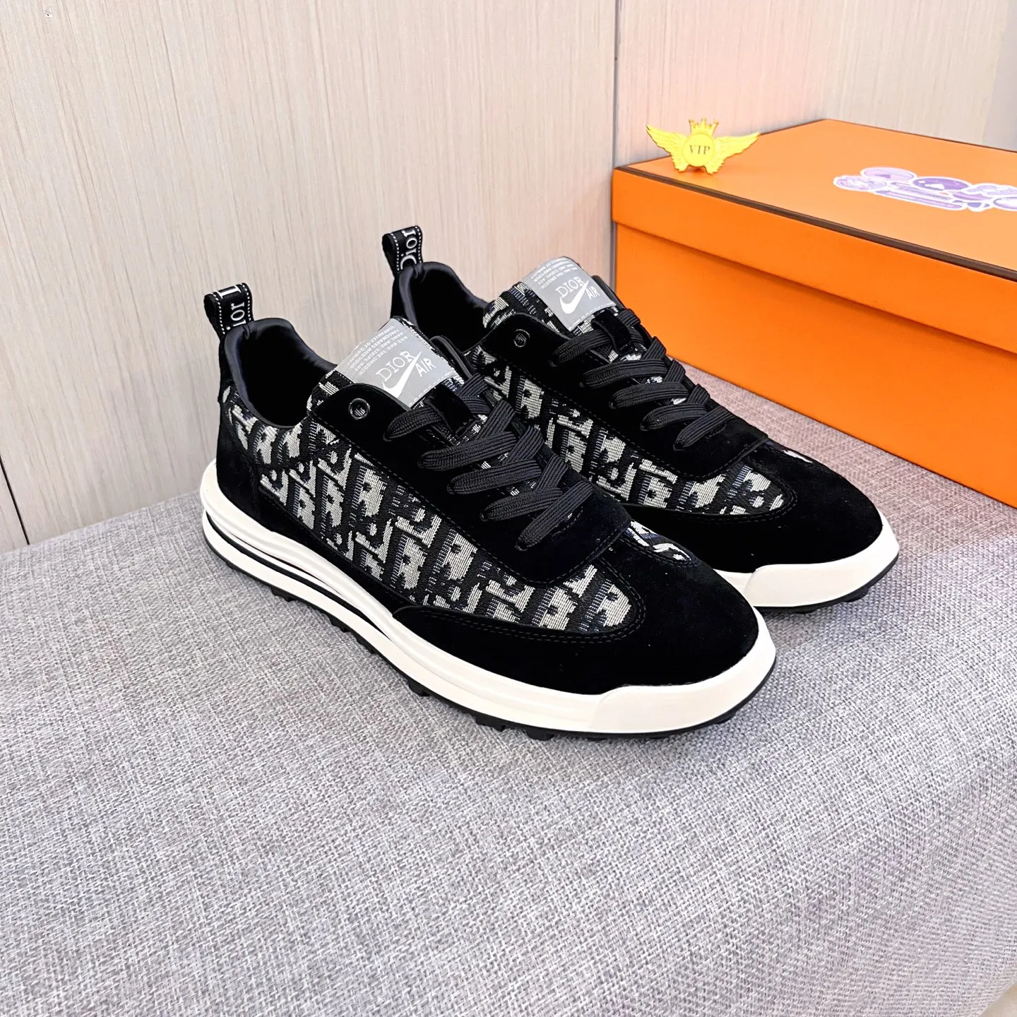 🚘🚘Factory batch 440 men's shoes💰[Dior]🔥Men's high-end brand of shoes official website 1:1 latest masterpiece: the upper is made of Italian imported first-layer cowhide with a comfortable and breathable lining➕original non-slip and wear-resistant outsole🔥, making walking more convenient and comfortable! An exclusive new model, a stunning work, a beautiful 1:1 replica [color] compared to the official quality! Create a fashionable personality to set off your uniqueness! A must-have for trendy men! Classic🔥Size: 38-44 Color: 🔥Multiple colors available🔥.